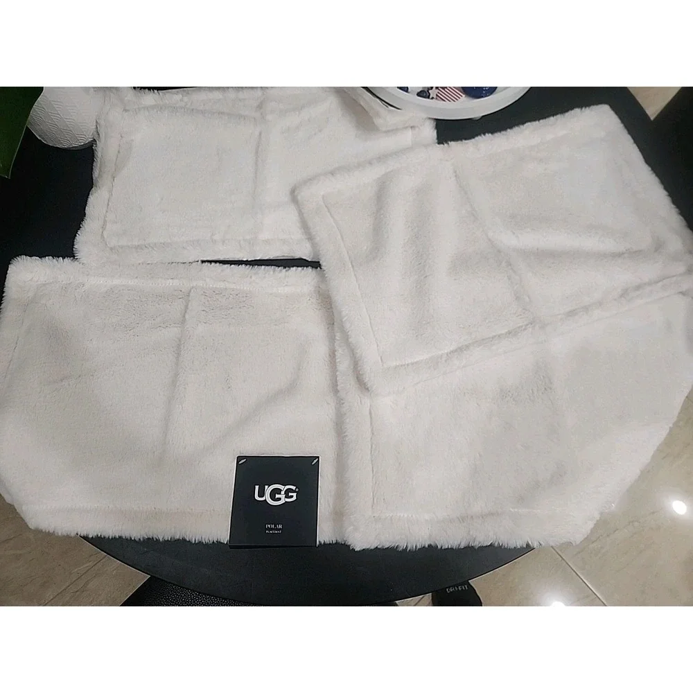 Set of 4 RARE HTF UGG‎ Polar Placemats Snow / White